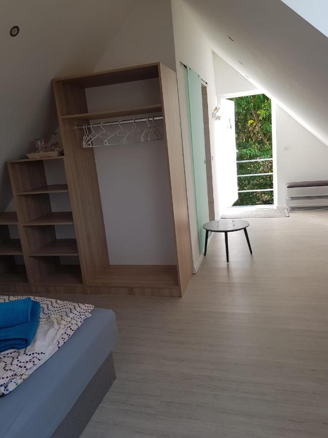 Apartament Hibiskus Appartementhaus Cserszegtomaj